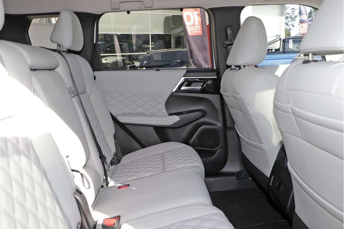 2025 Mitsubishi Outlander PHEV Exceed ZM