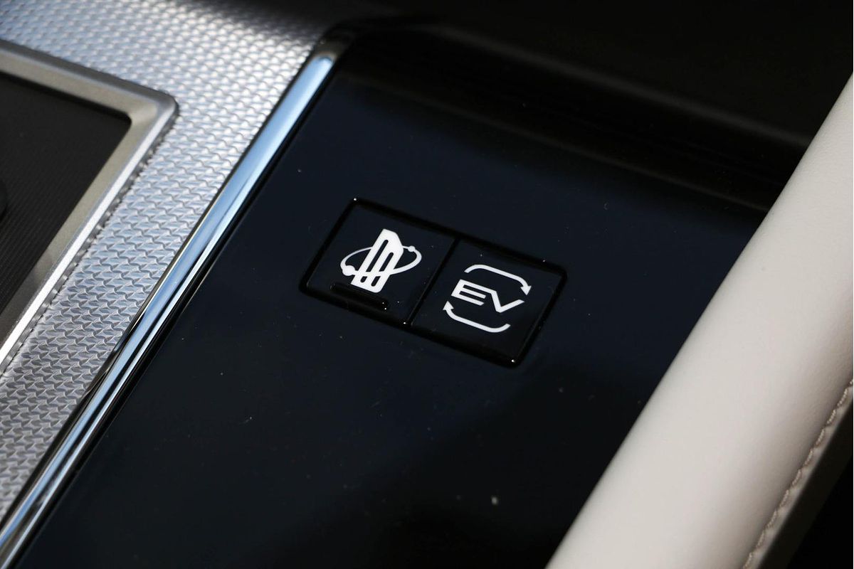 2025 Mitsubishi Outlander PHEV Exceed ZM