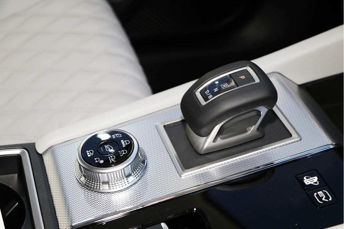 2025 Mitsubishi Outlander PHEV Exceed ZM
