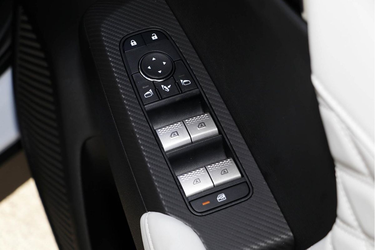 2025 Mitsubishi Outlander PHEV Exceed ZM