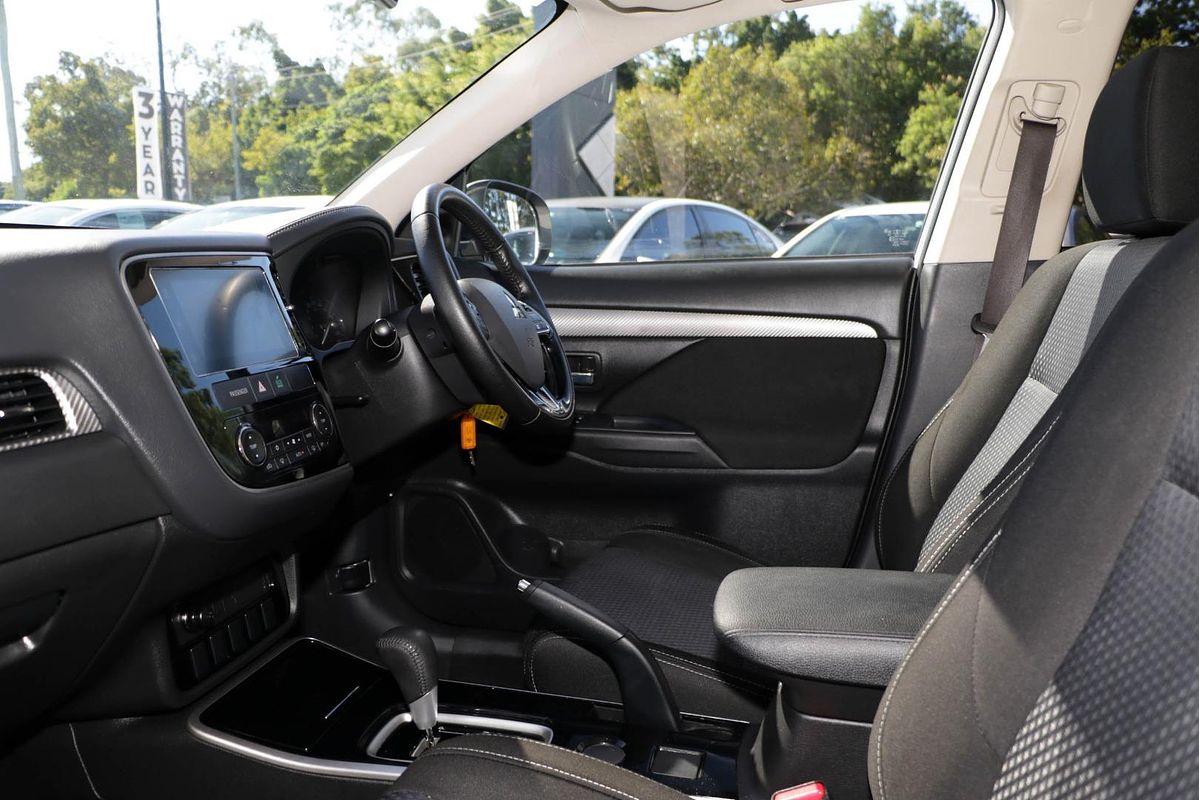 2016 Mitsubishi Outlander LS Safety Pack ZK