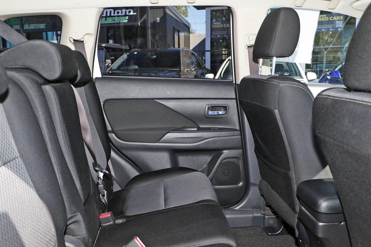 2016 Mitsubishi Outlander LS Safety Pack ZK