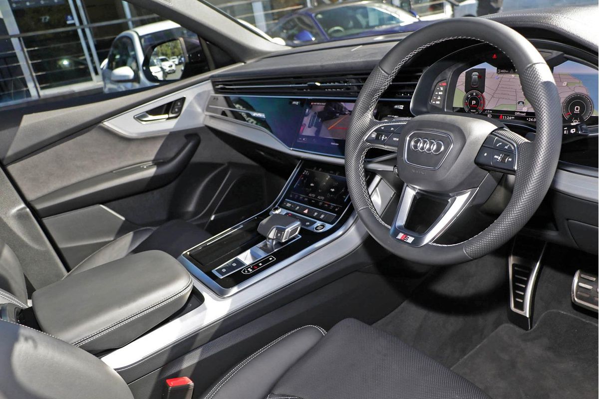 2024 Audi Q8 50 TDI S line F1
