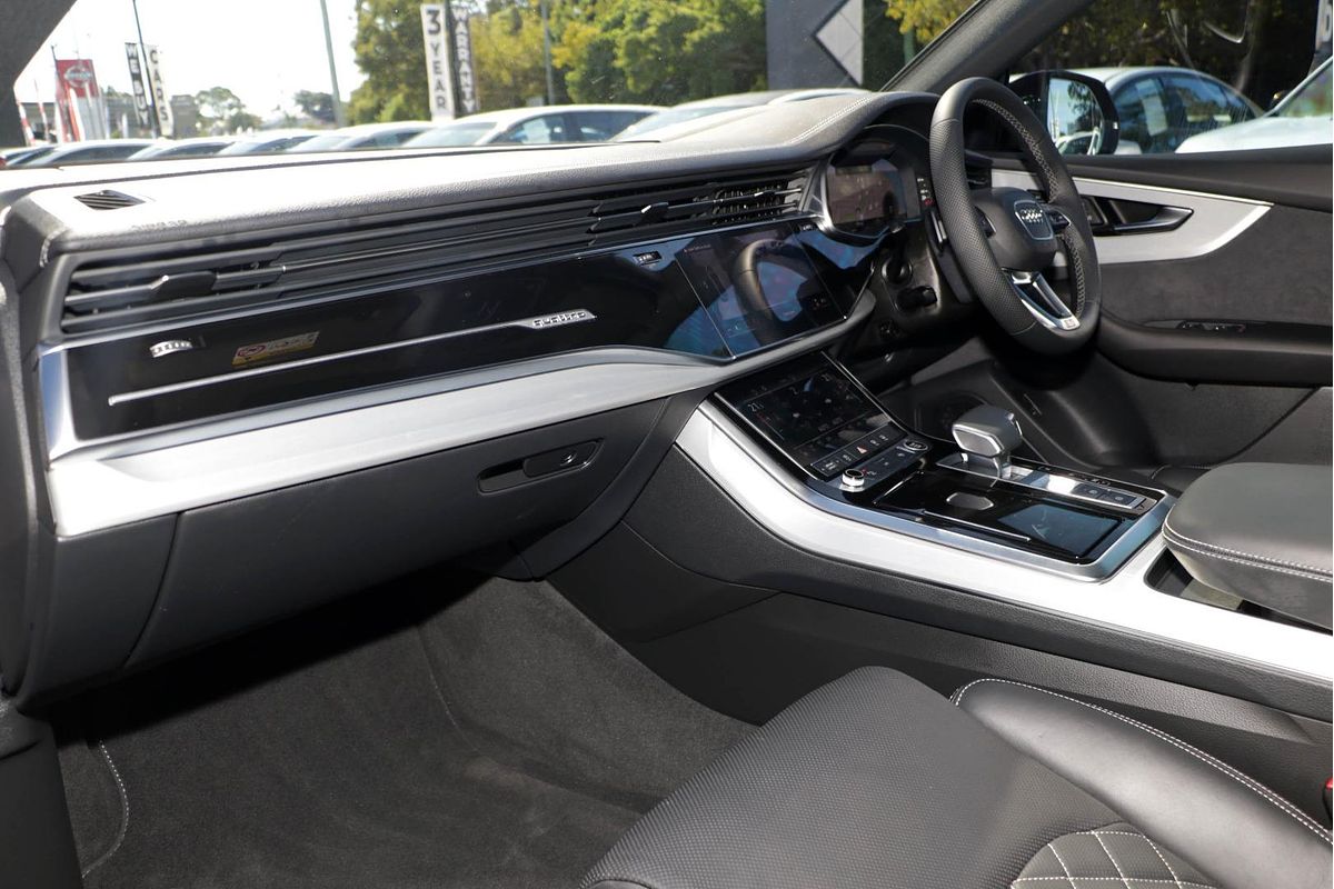 2024 Audi Q8 50 TDI S line F1