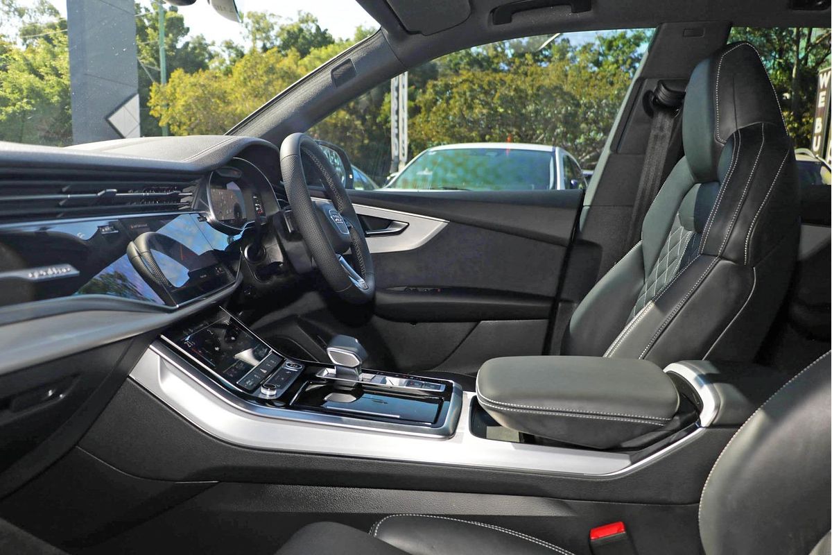 2024 Audi Q8 50 TDI S line F1