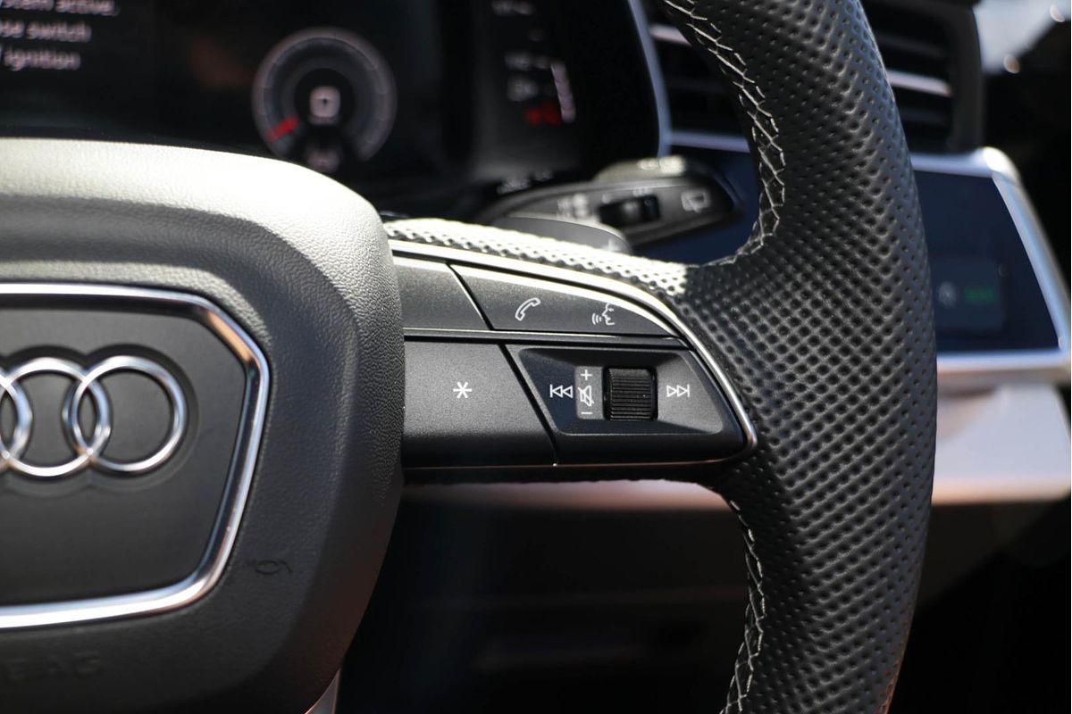 2024 Audi Q8 50 TDI S line F1
