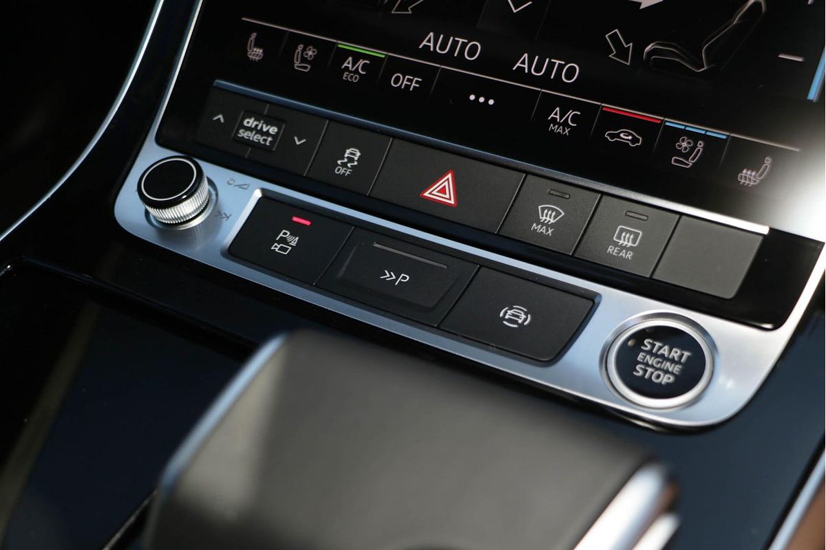 2024 Audi Q8 50 TDI S line F1