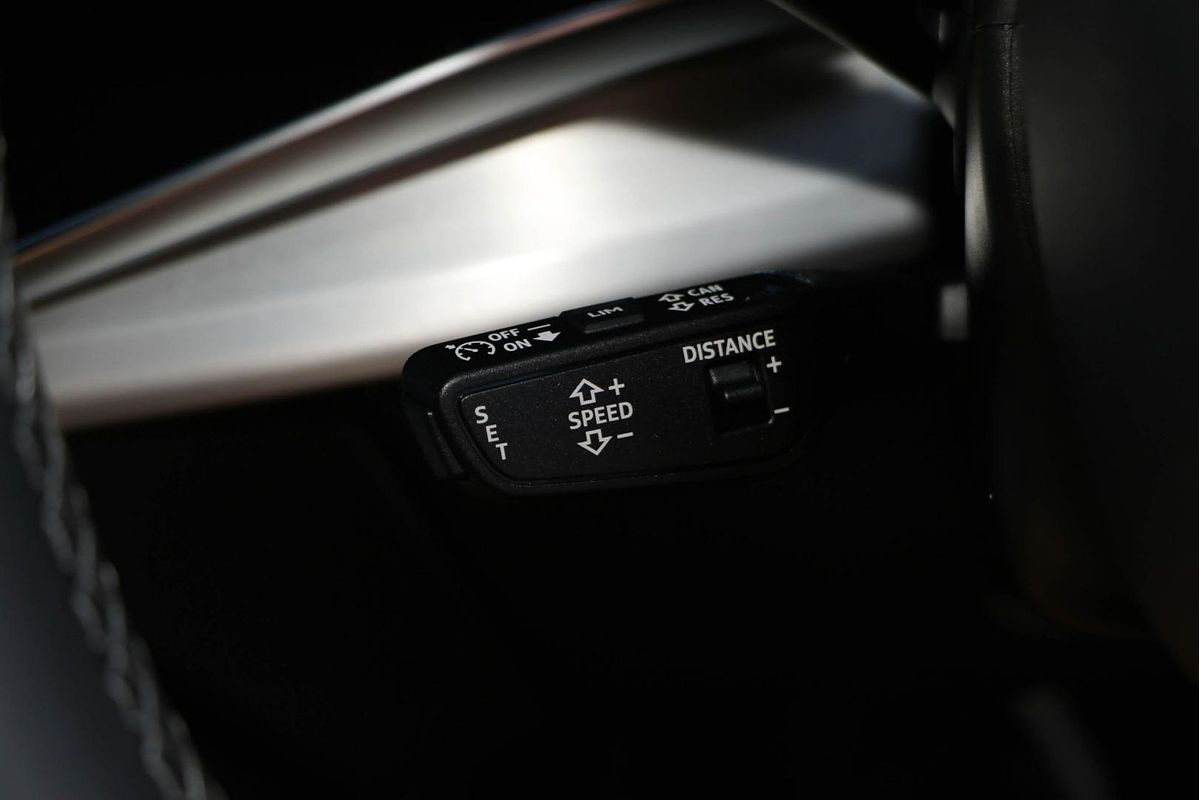 2024 Audi Q8 50 TDI S line F1