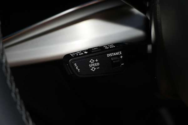 2024 Audi Q8 50 TDI S line F1