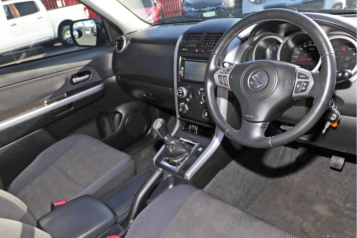 2015 Suzuki Grand Vitara Navigator JB
