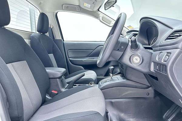 2023 Mitsubishi Triton GLX MR 4X4