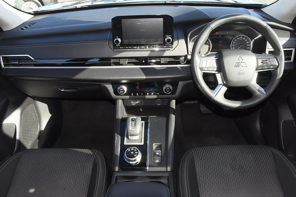 2023 Mitsubishi Outlander ES ZM