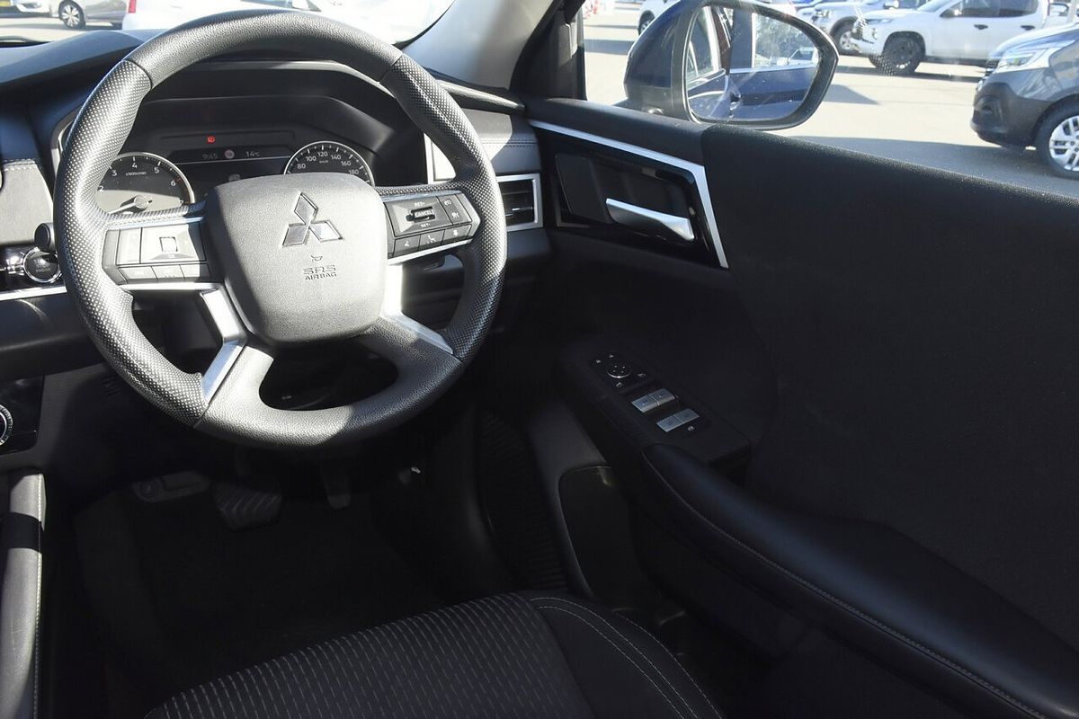 2023 Mitsubishi Outlander ES ZM