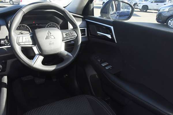 2023 Mitsubishi Outlander ES ZM