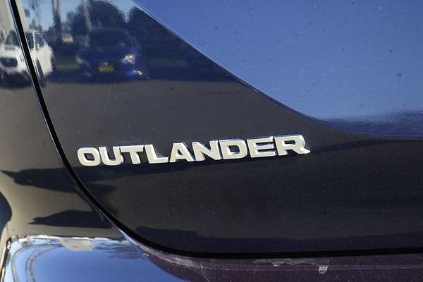 2023 Mitsubishi Outlander ES ZM