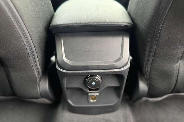 2025 Ford Everest Ambiente 2.0L