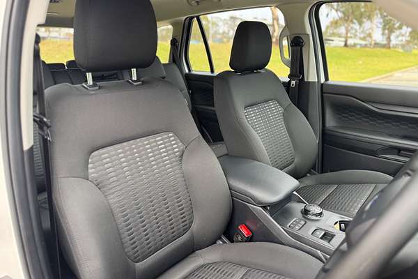 2025 Ford Everest Ambiente 2.0L