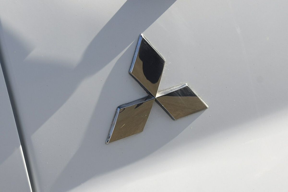 2020 Mitsubishi Express GLX SN SWB