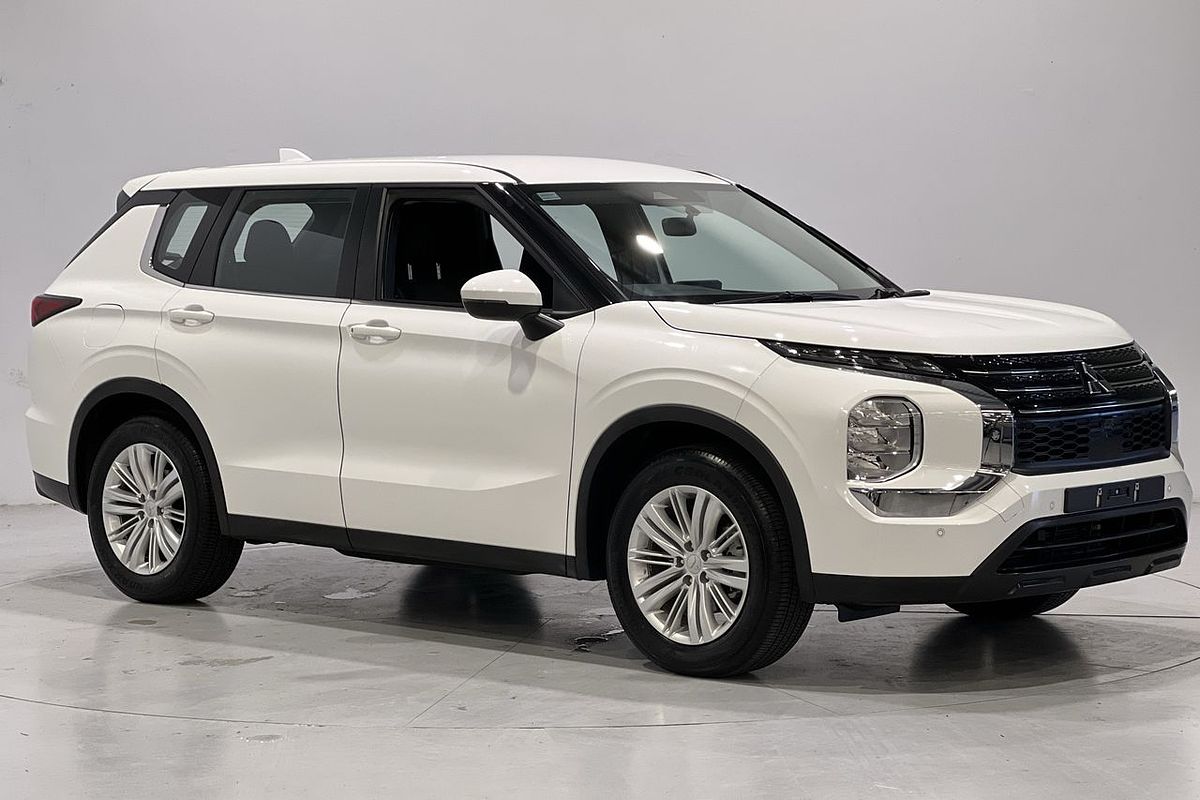 2023 Mitsubishi Outlander ES ZM