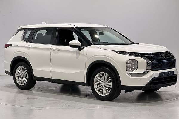 2023 Mitsubishi Outlander ES ZM