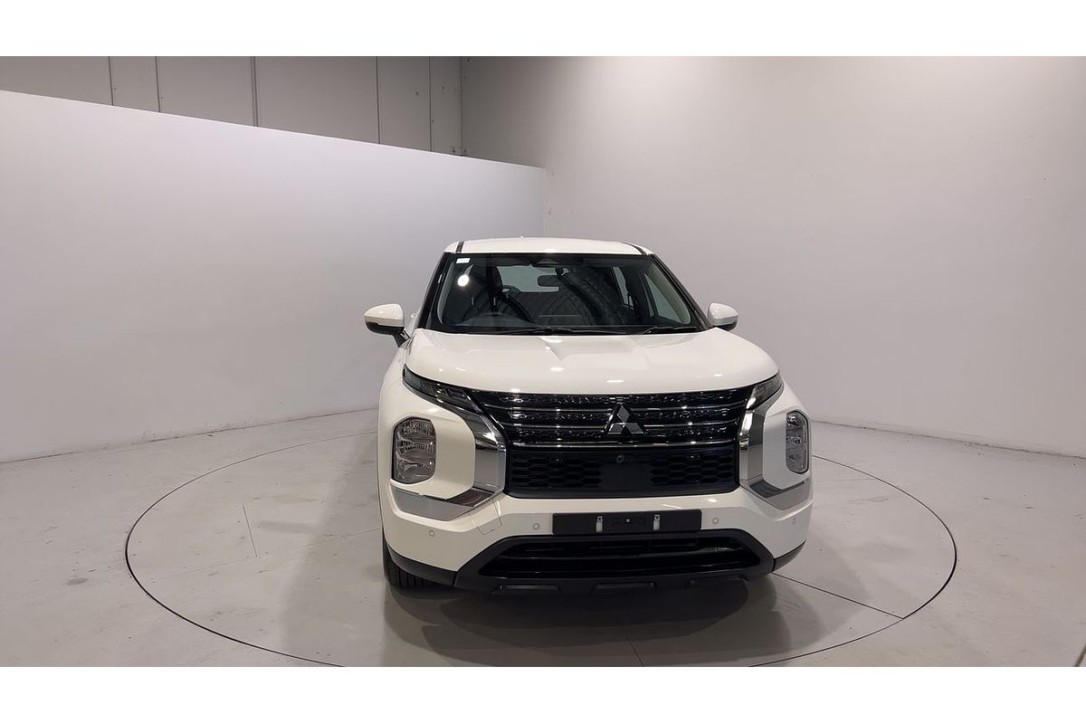 2023 Mitsubishi Outlander ES ZM