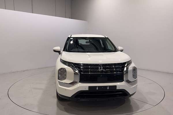2023 Mitsubishi Outlander ES ZM