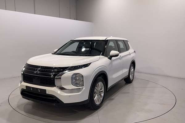 2023 Mitsubishi Outlander ES ZM