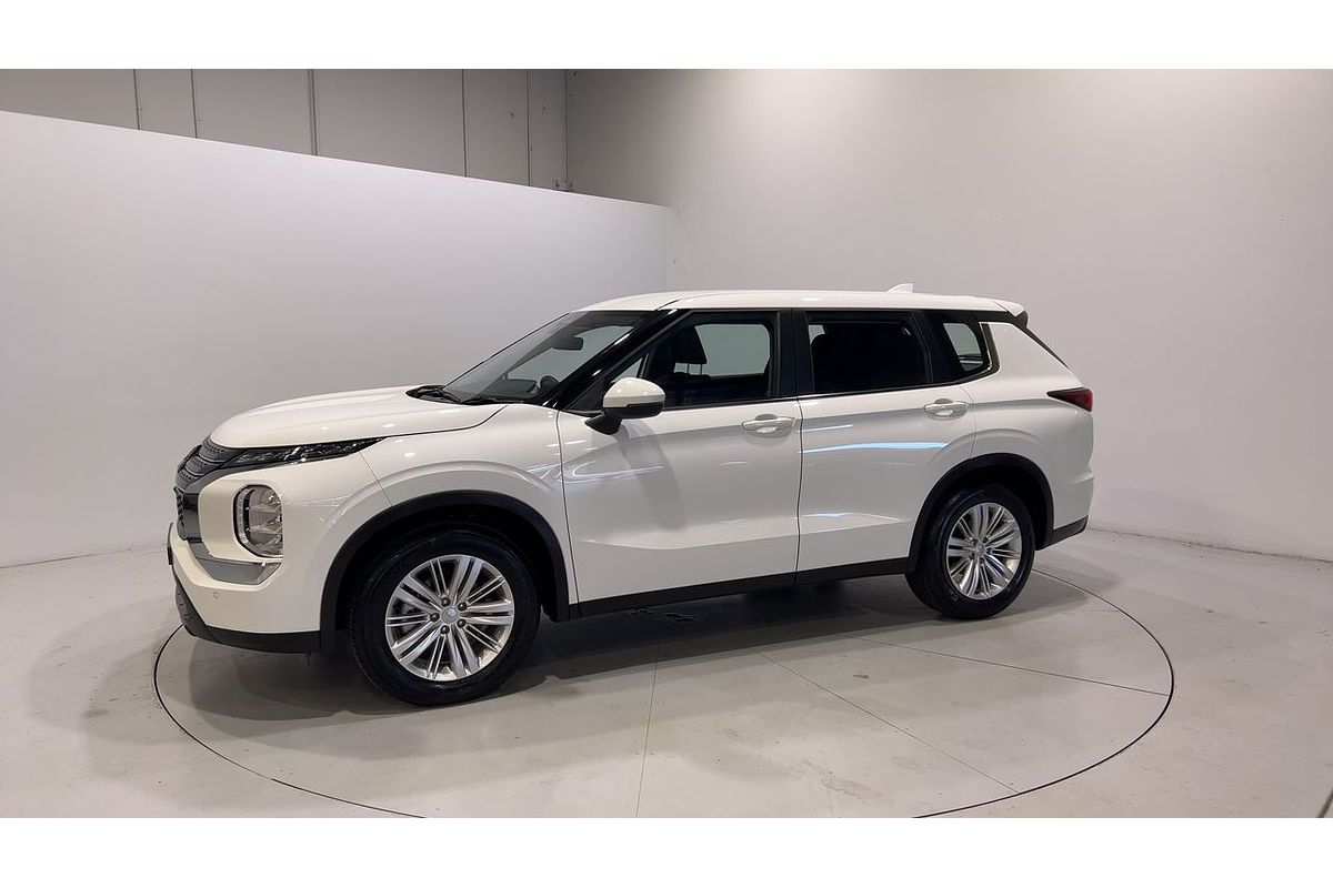 2023 Mitsubishi Outlander ES ZM