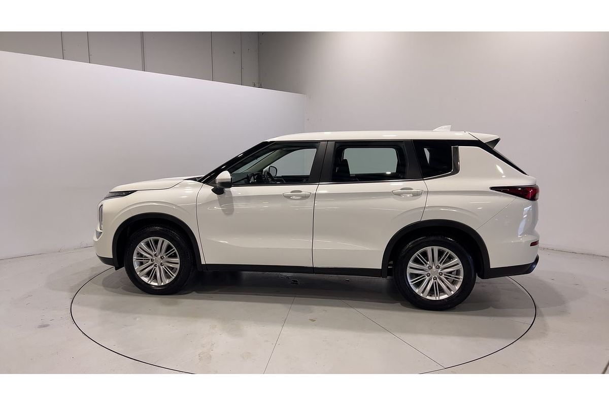 2023 Mitsubishi Outlander ES ZM