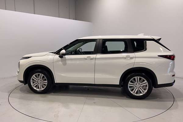 2023 Mitsubishi Outlander ES ZM