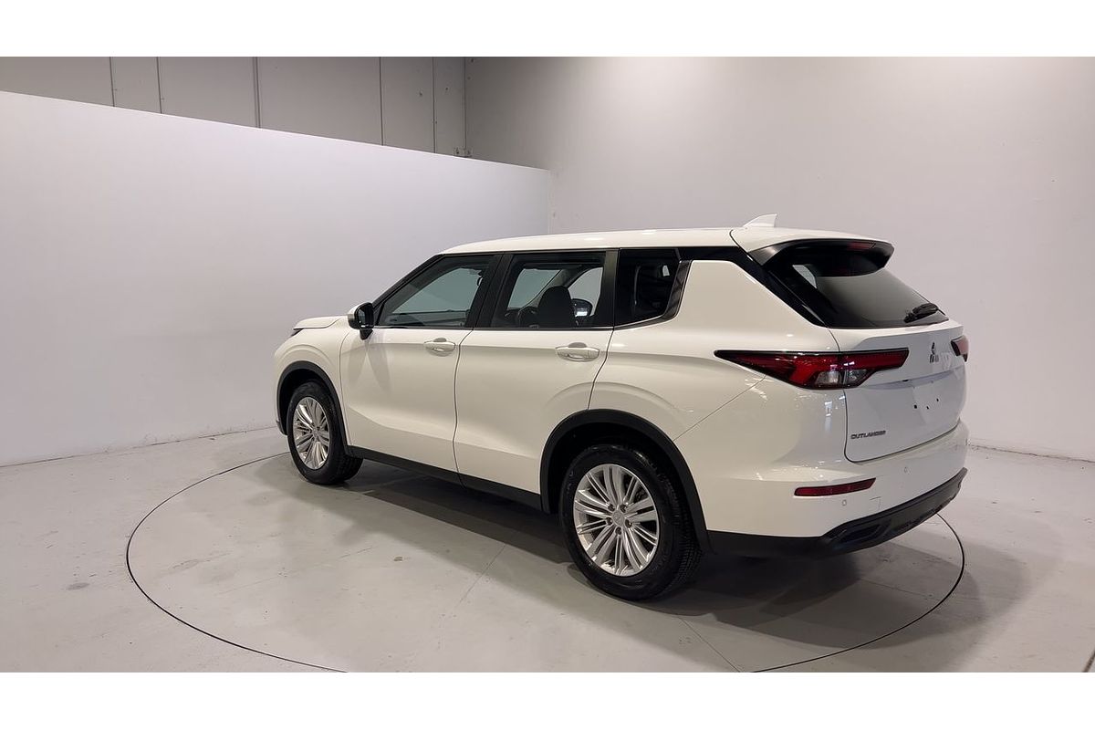 2023 Mitsubishi Outlander ES ZM