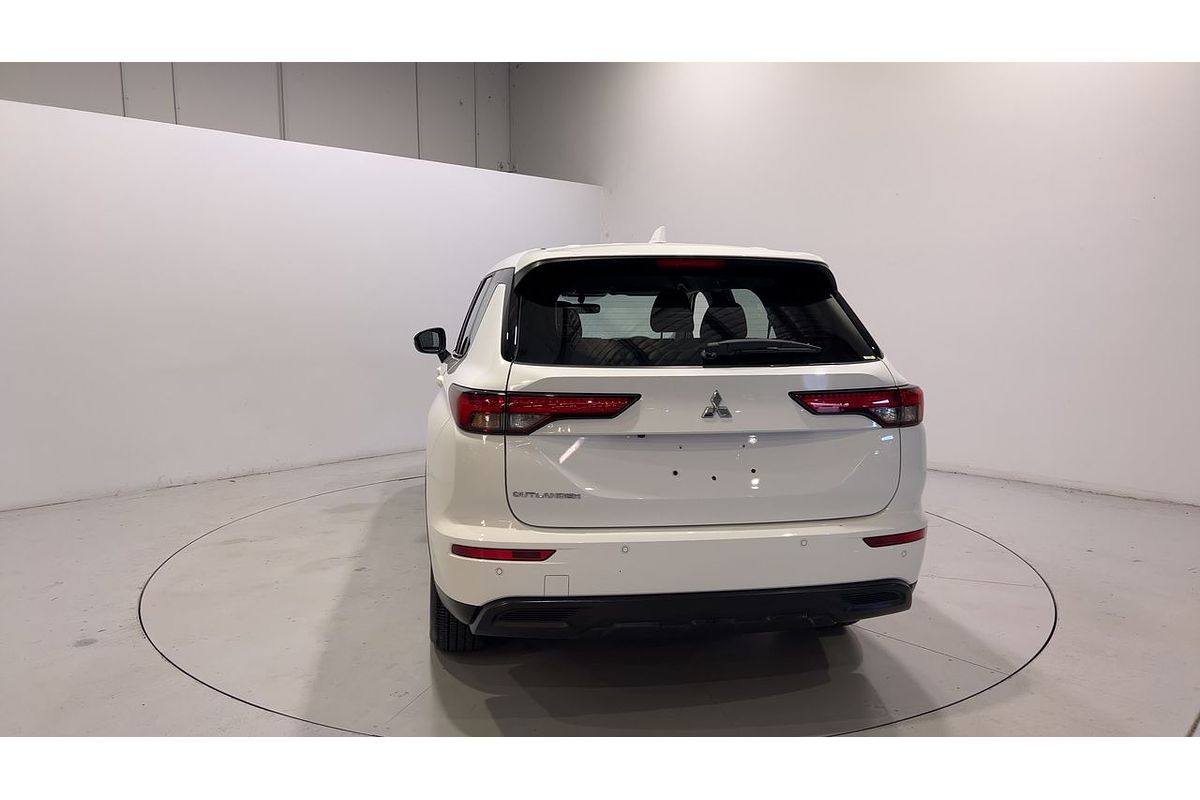 2023 Mitsubishi Outlander ES ZM