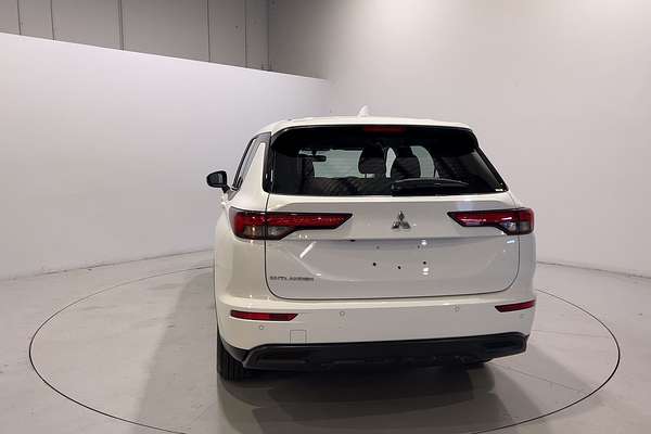 2023 Mitsubishi Outlander ES ZM