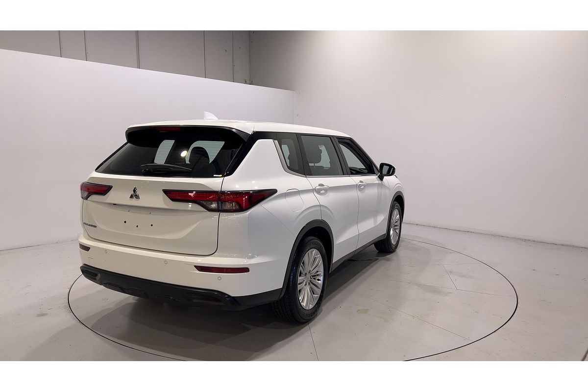 2023 Mitsubishi Outlander ES ZM