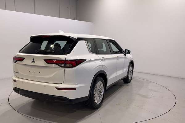 2023 Mitsubishi Outlander ES ZM