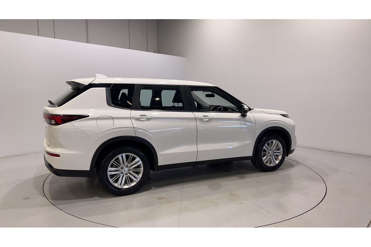 2023 Mitsubishi Outlander ES ZM
