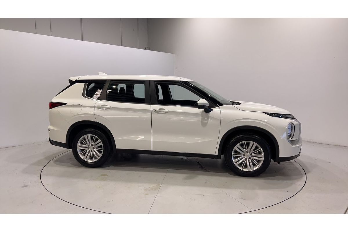 2023 Mitsubishi Outlander ES ZM