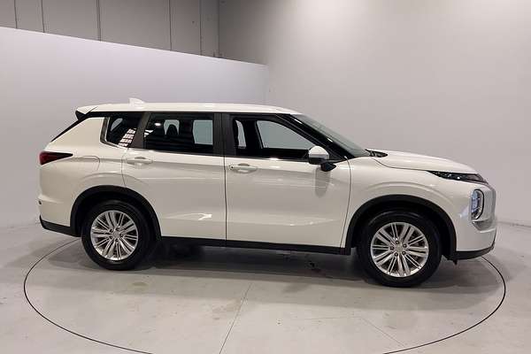 2023 Mitsubishi Outlander ES ZM