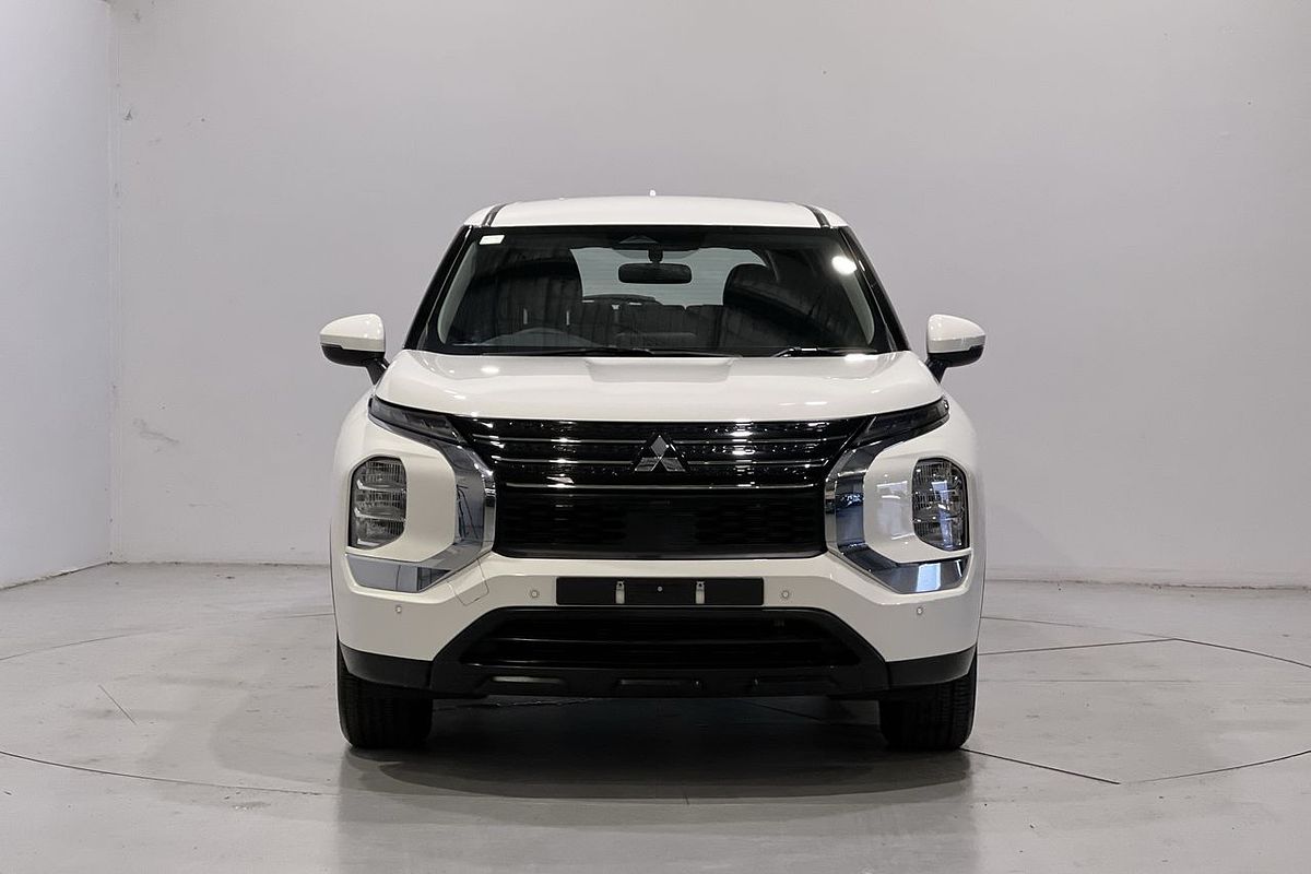 2023 Mitsubishi Outlander ES ZM