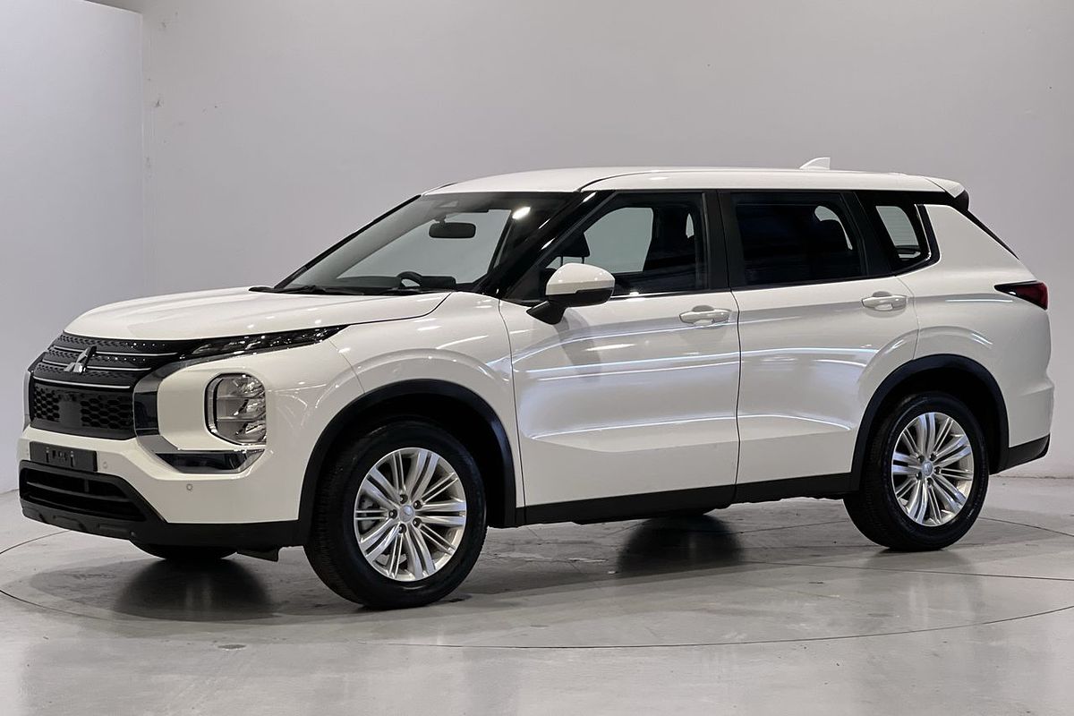 2023 Mitsubishi Outlander ES ZM