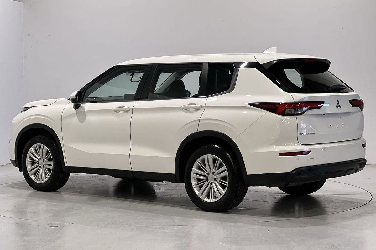 2023 Mitsubishi Outlander ES ZM