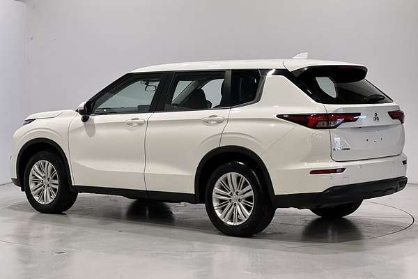 2023 Mitsubishi Outlander ES ZM
