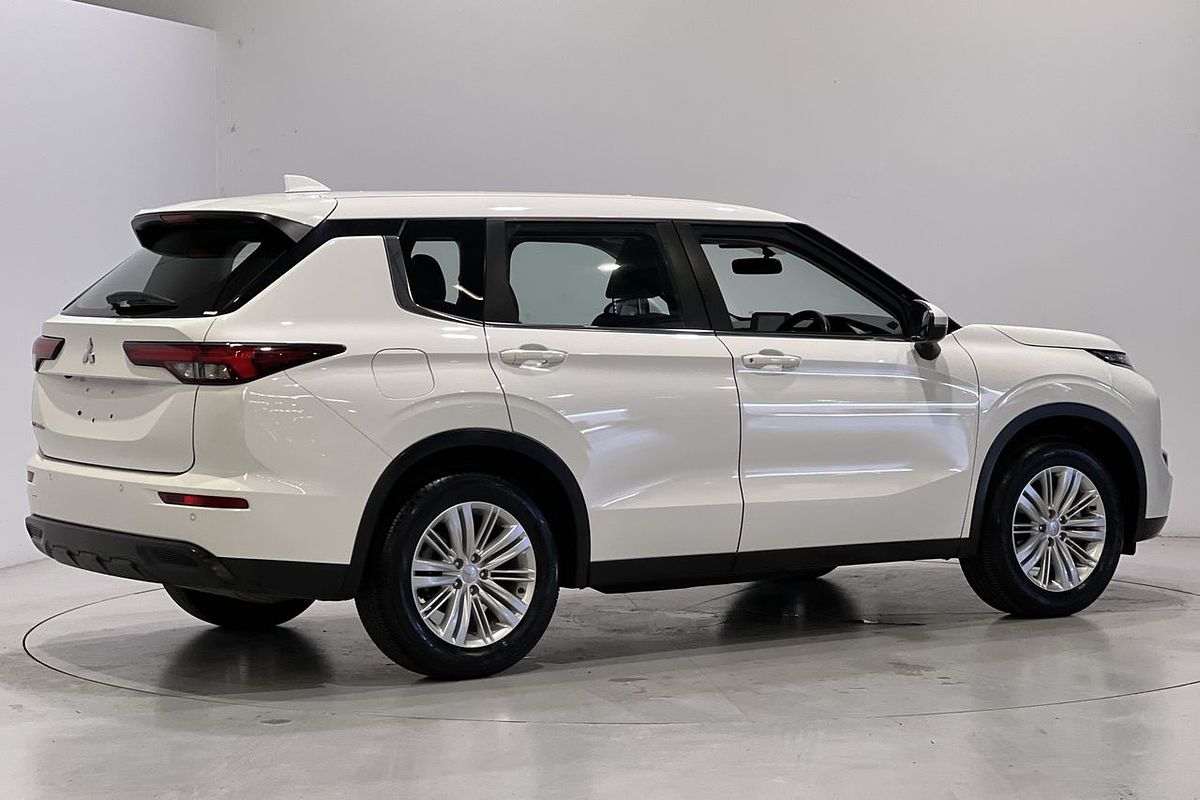 2023 Mitsubishi Outlander ES ZM