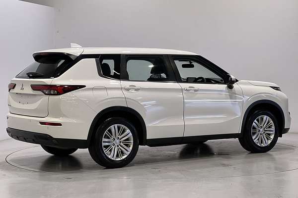 2023 Mitsubishi Outlander ES ZM