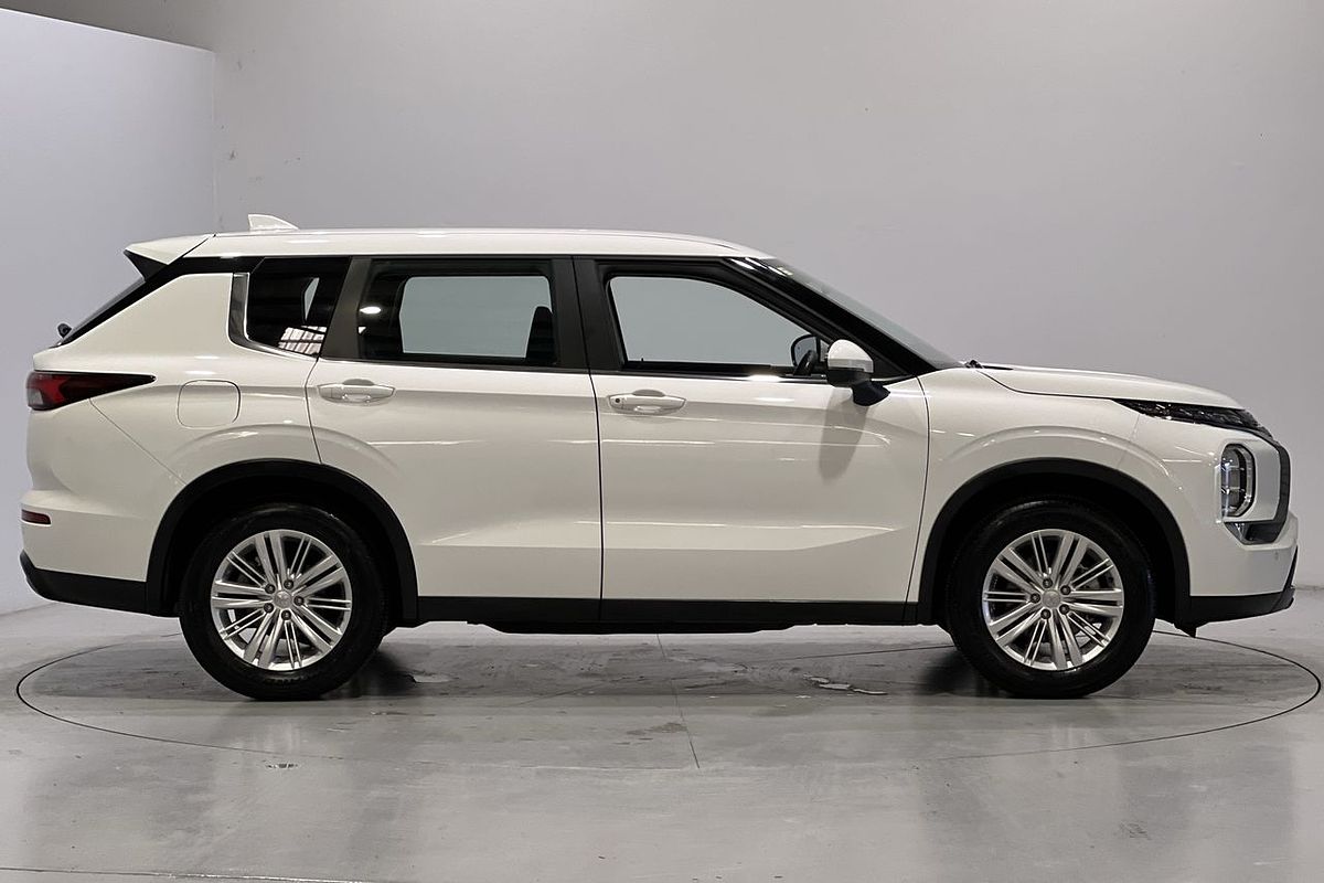 2023 Mitsubishi Outlander ES ZM