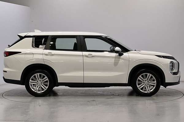 2023 Mitsubishi Outlander ES ZM