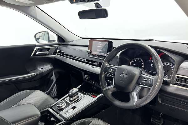 2023 Mitsubishi Outlander ES ZM