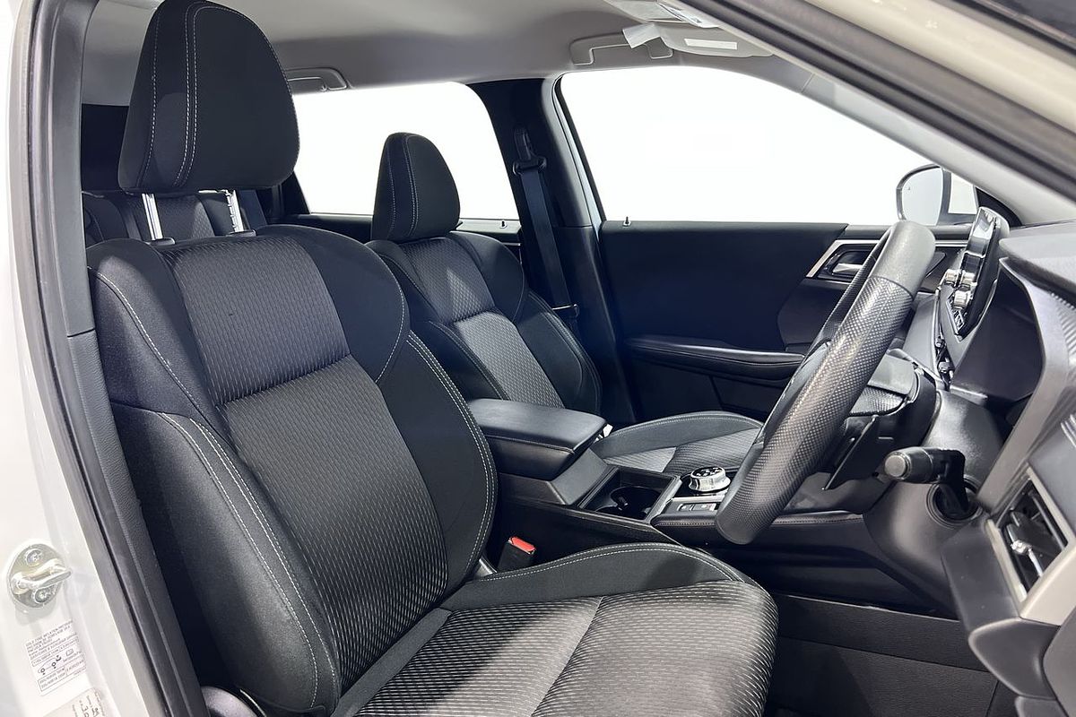 2023 Mitsubishi Outlander ES ZM
