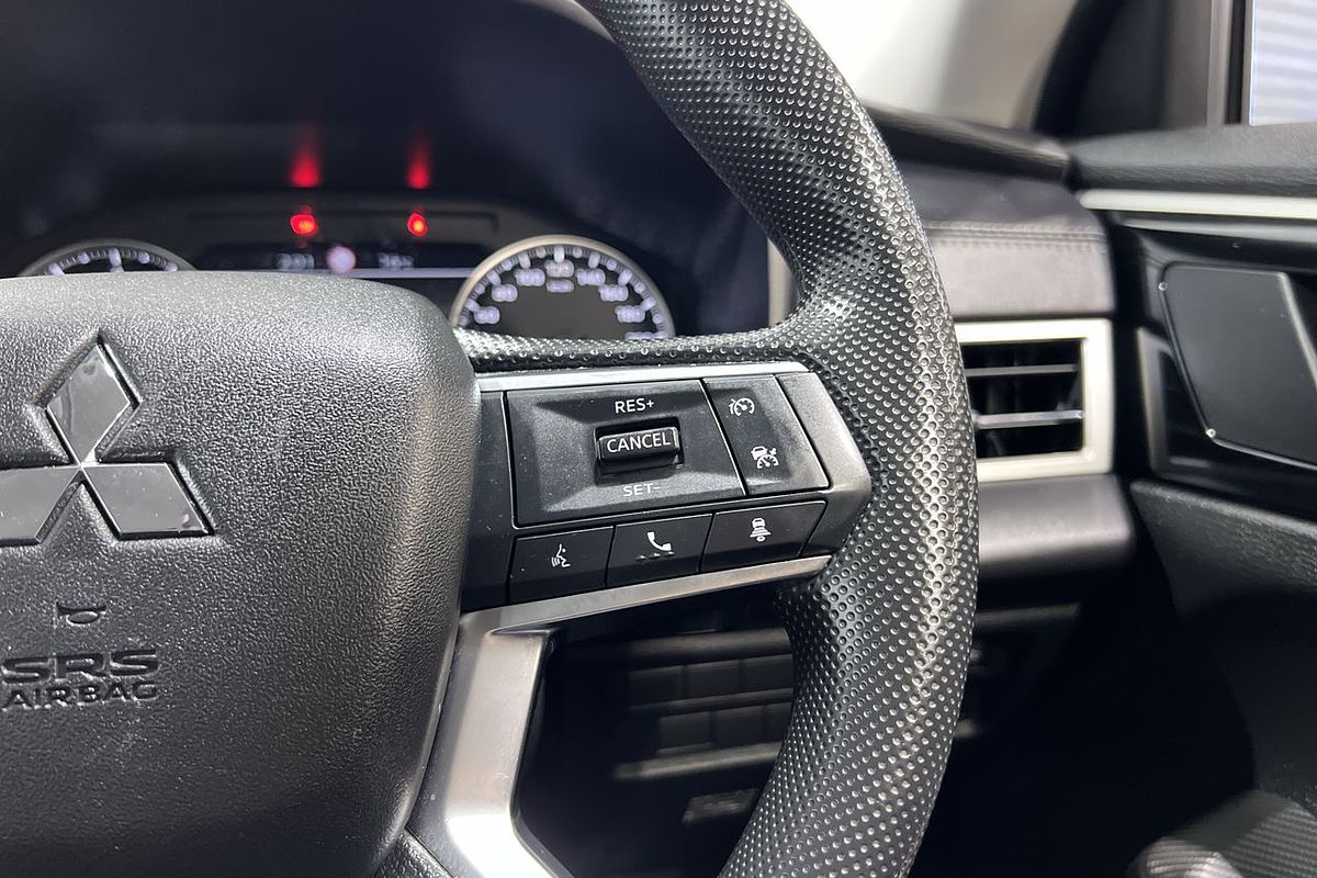 2023 Mitsubishi Outlander ES ZM