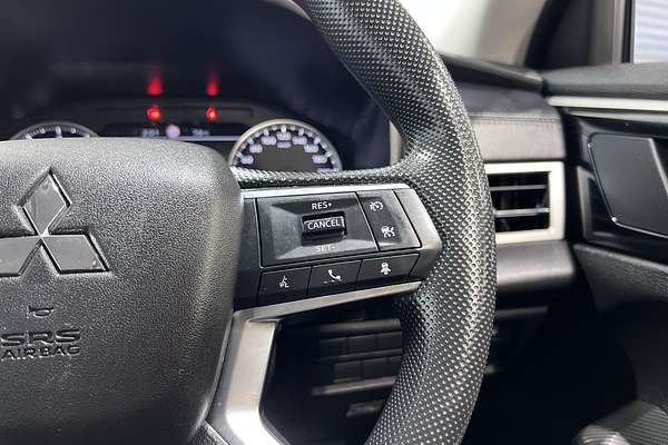 2023 Mitsubishi Outlander ES ZM